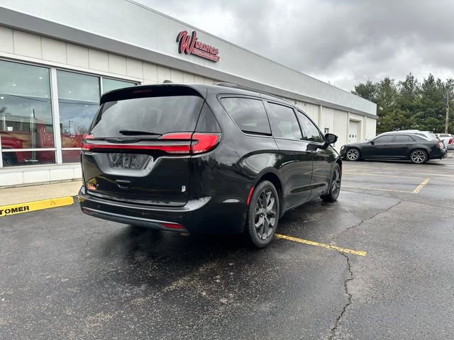 Used 2021 Chrysler Pacifica Touring w/ S Appearance Package image 7