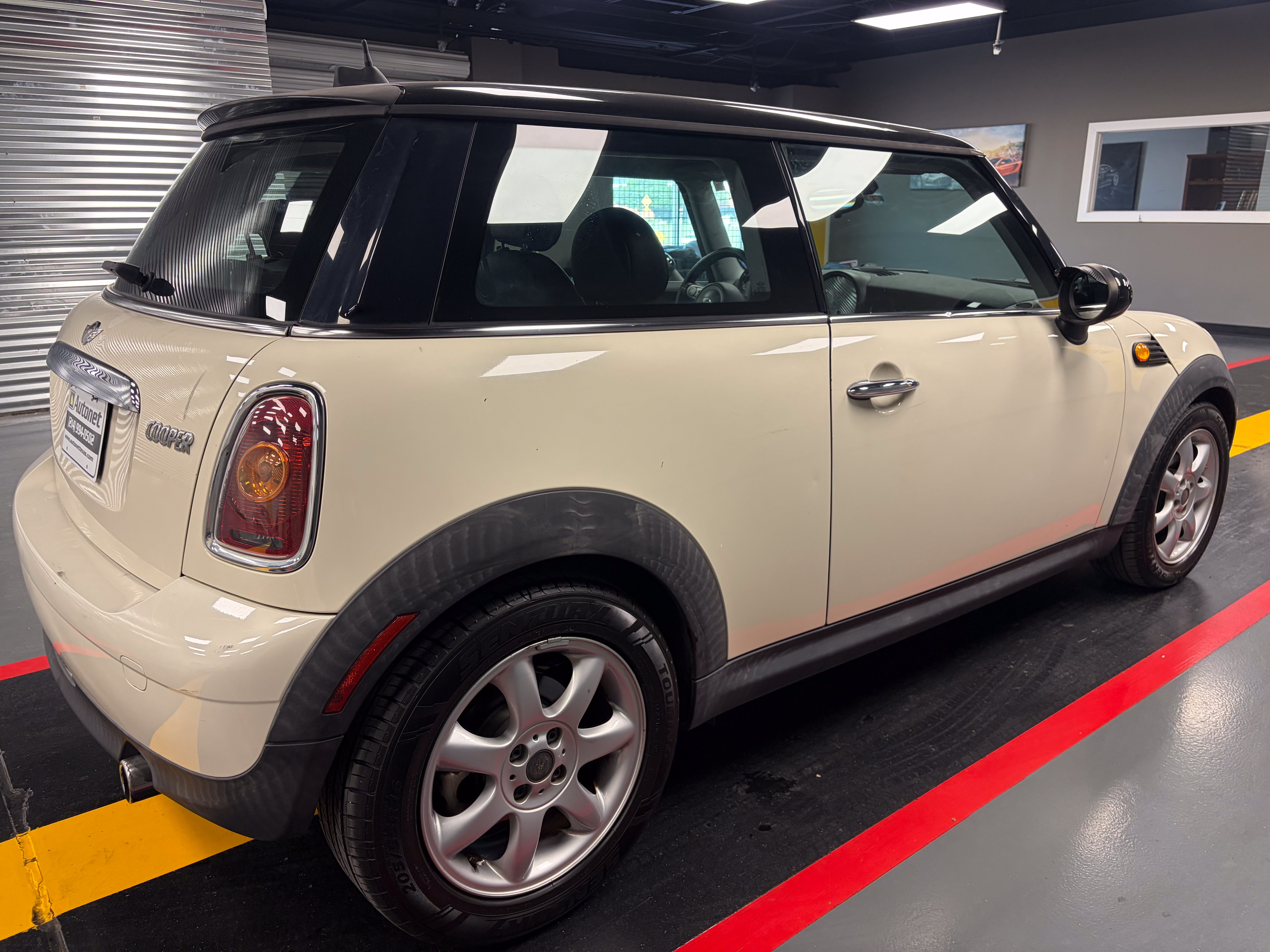 Used 2010 MINI Cooper Hardtop FWD image 5