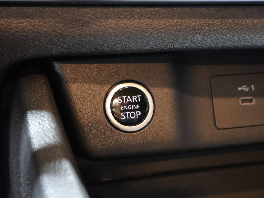 Used 2023 Nissan Rogue SV AWD/4WD image 23