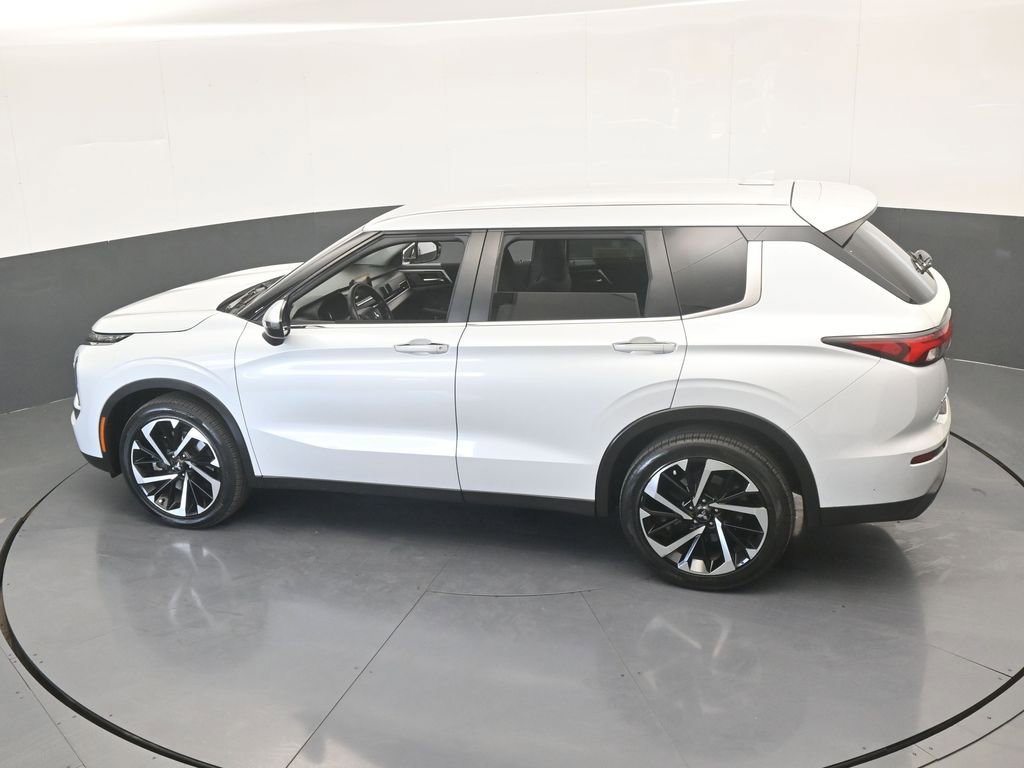 Used 2022 Mitsubishi Outlander ES image 45