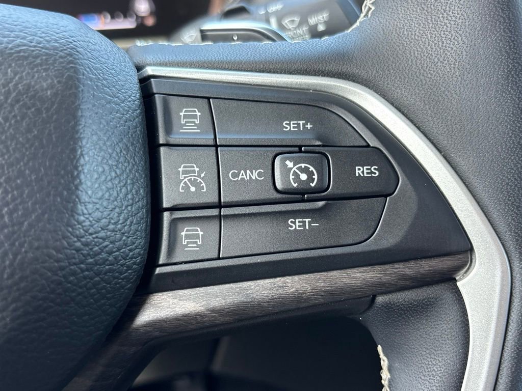 Used 2023 Jeep Grand Cherokee L Limited w/ Luxury Tech Group II AWD/4WD image 22