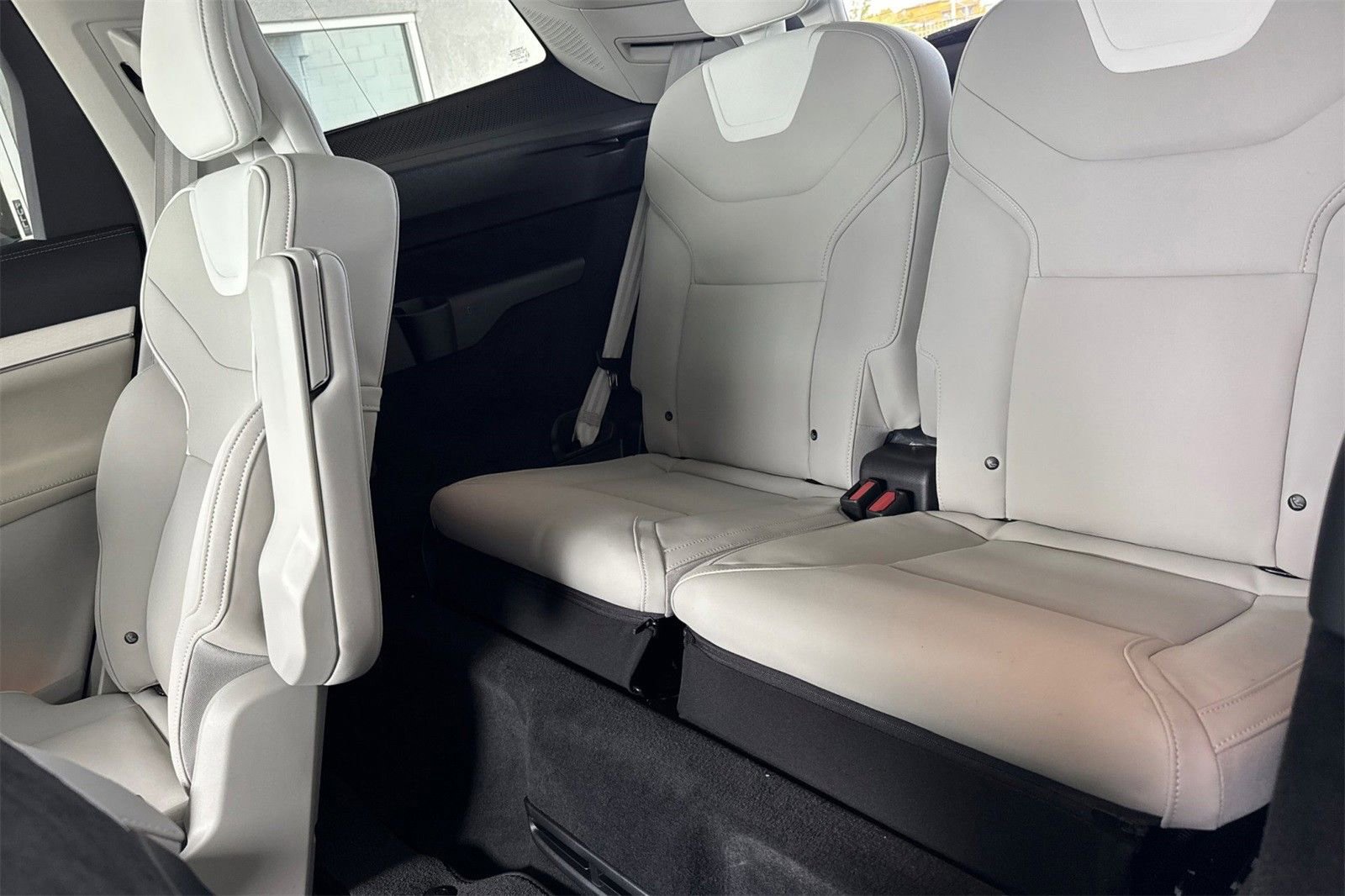 New 2025 Volvo EX90 Plus w/ Protection Package Premier image 14