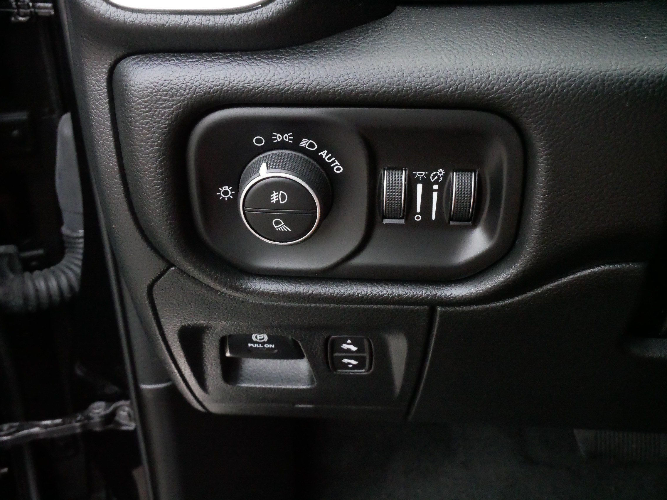 Used 2023 RAM 1500 Laramie AWD/4WD image 27