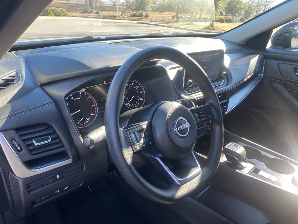 Used 2024 Nissan Rogue SV image 13