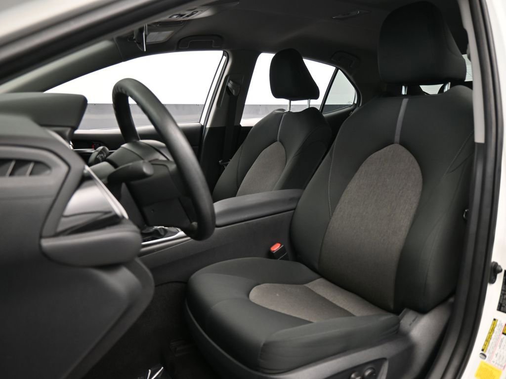Used 2024 Toyota Camry LE image 10