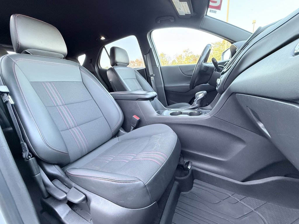 Used 2022 Chevrolet Equinox RS w/ LPO, Floor Liner Package image 31