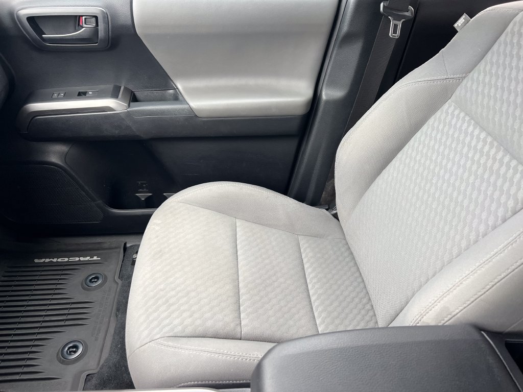 Used 2020 Toyota Tacoma SR5 AWD/4WD image 34