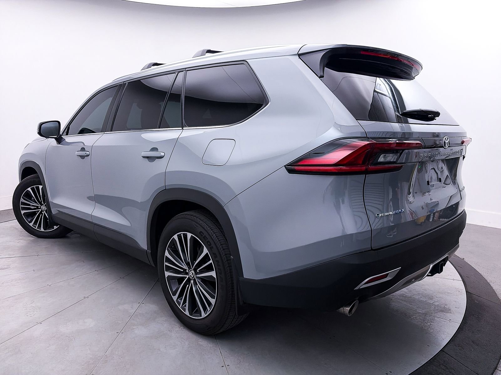 Used 2025 Toyota Grand Highlander AWD Hybrid image 2