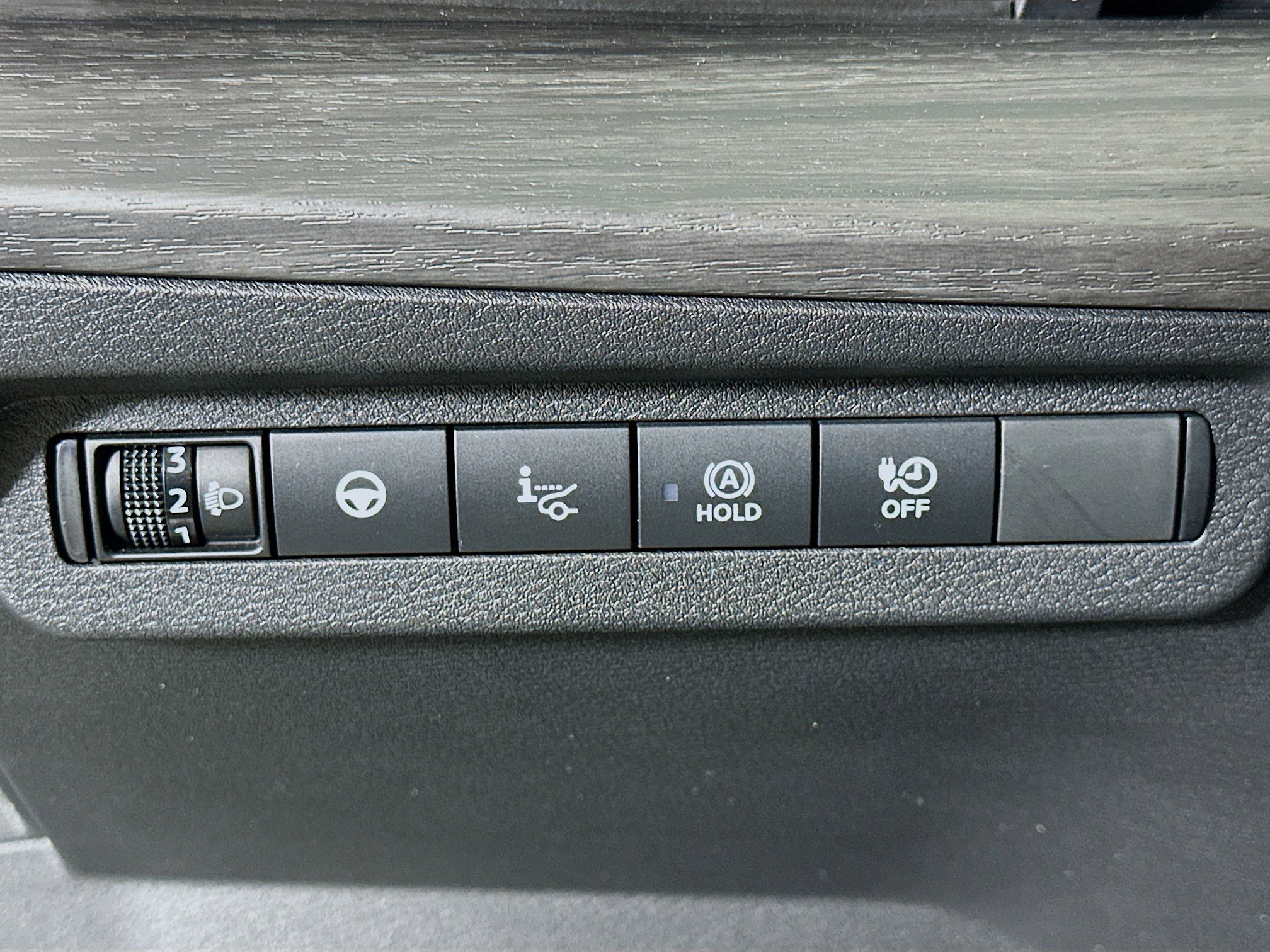 Used 2023 Nissan Ariya AWD image 17