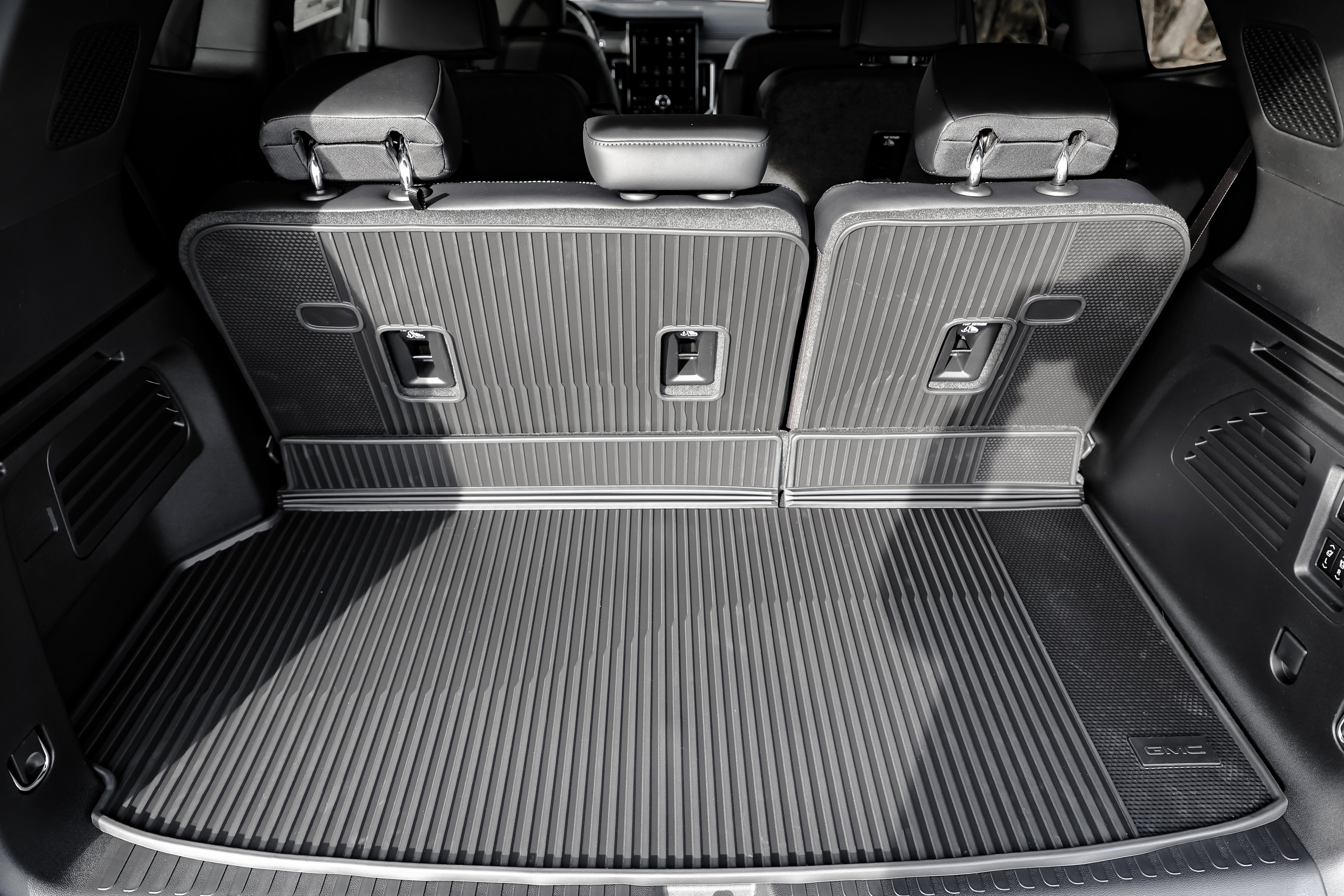 New 2026 GMC Acadia Denali w/ Super Cruise Package image 8