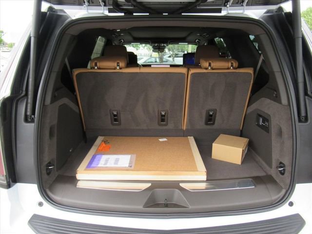 New 2026 Cadillac Escalade Luxury w/ LPO, Radiant Package AWD/4WD image 36