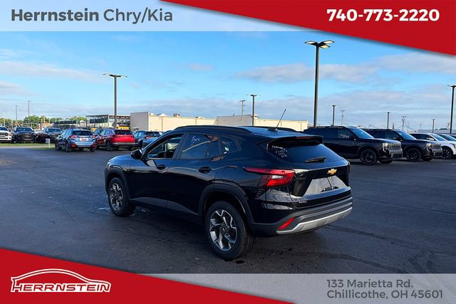 Used 2025 Chevrolet Trax LT FWD image 5