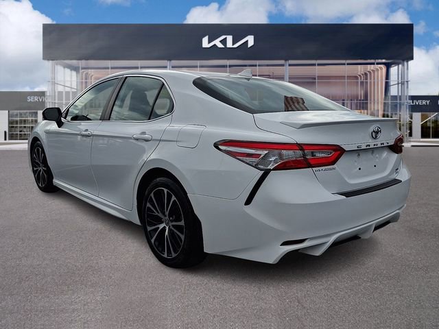 Used 2020 Toyota Camry SE w/ Moonroof Package image 3