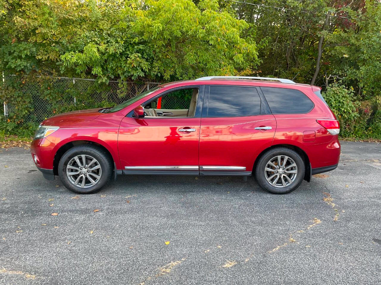 Used 2015 Nissan Pathfinder SL w/ SL Premium Package AWD/4WD image 2