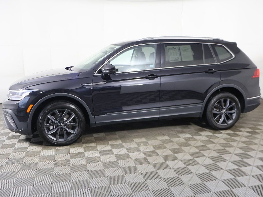 Used 2022 Volkswagen Tiguan SE w/ Panoramic Sunroof Package image 16