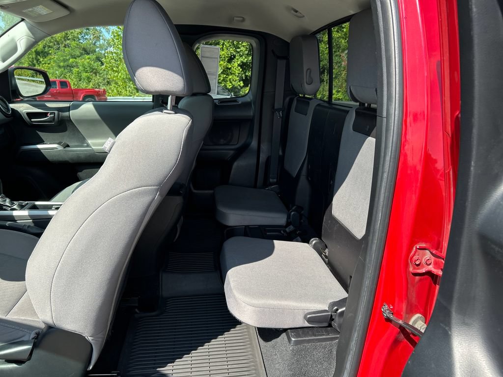 Used 2022 Toyota Tacoma SR5 w/ SR5 Appearance Package (SM) AWD/4WD image 15