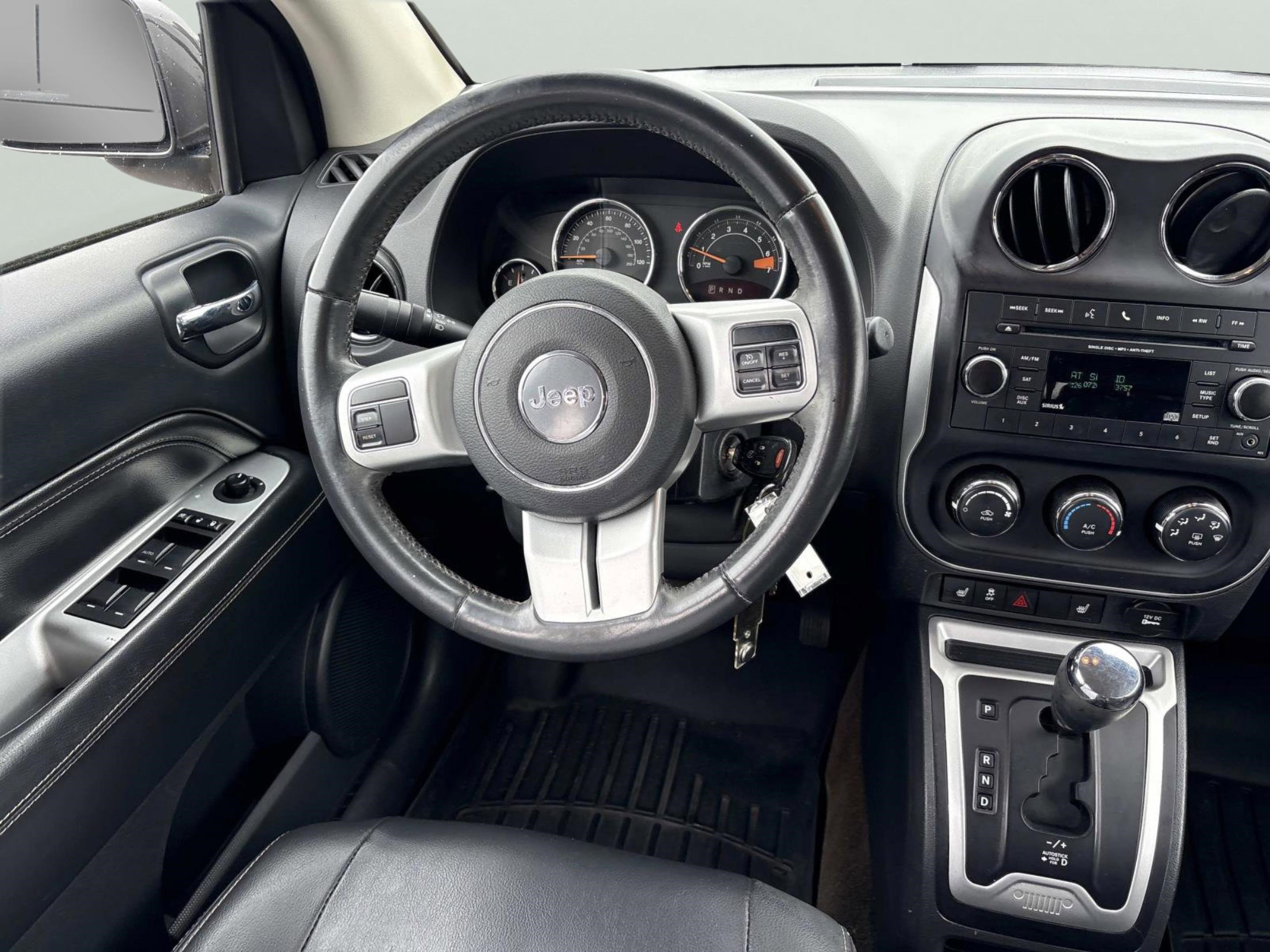 Used 2016 Jeep Compass Latitude image 13