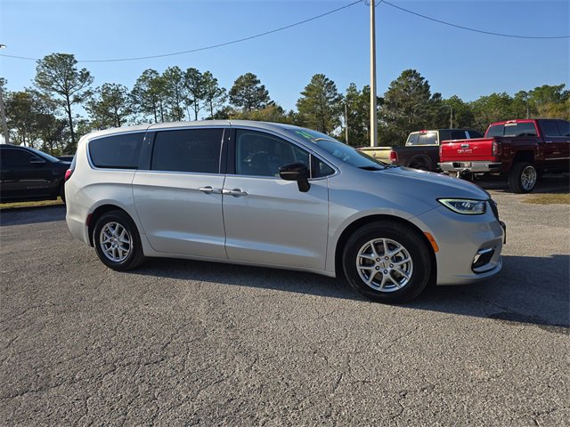 Certified 2024 Chrysler Pacifica Touring-L image 2