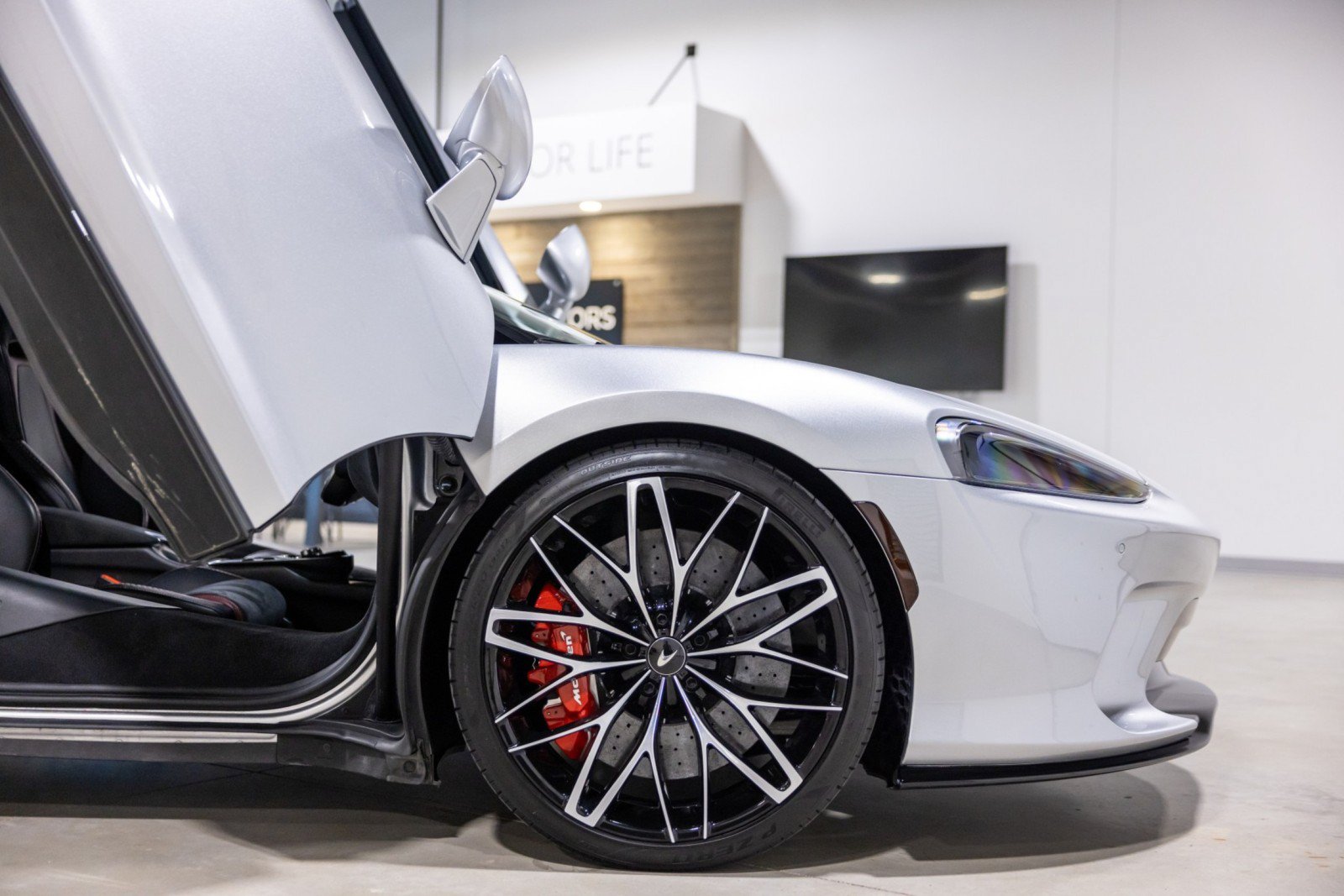 Used 2022 McLaren GT RWD image 21