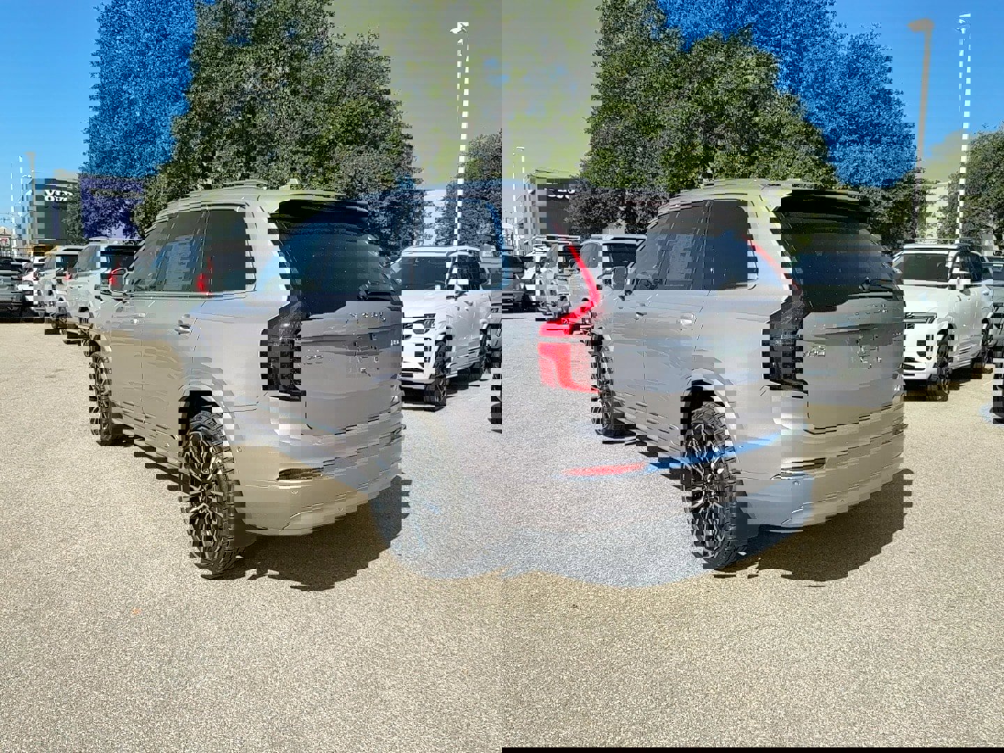 New 2026 Volvo XC90 B5 Plus w/ Protection Package image 4