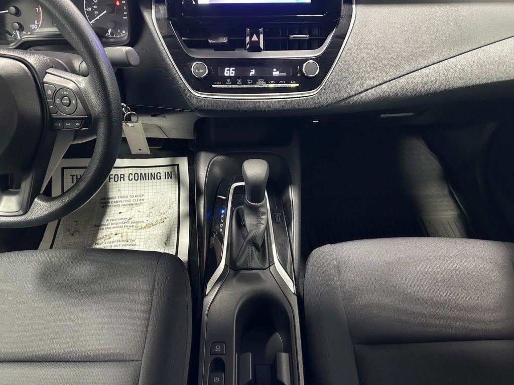 Used 2025 Toyota Corolla LE FWD image 36