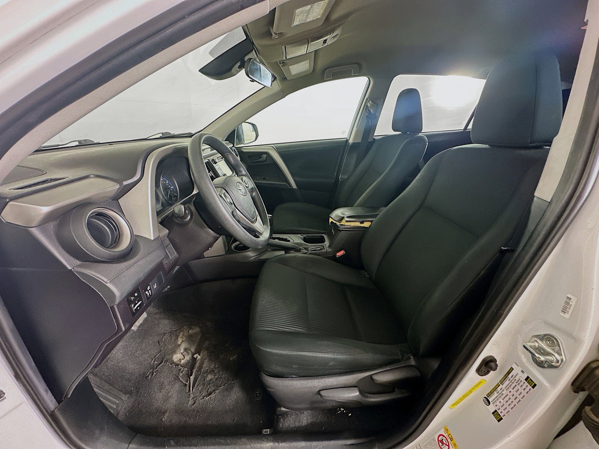 Used 2018 Toyota RAV4 LE FWD image 13