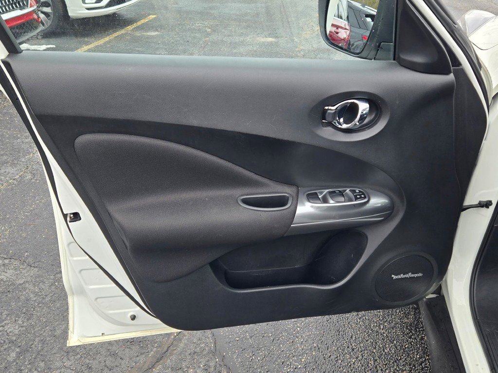 Used 2015 Nissan Juke SV w/ Technology Package image 16