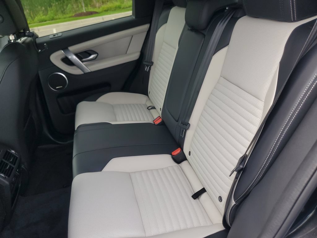 Used 2026 Land Rover Discovery Sport Landmark AWD/4WD image 33