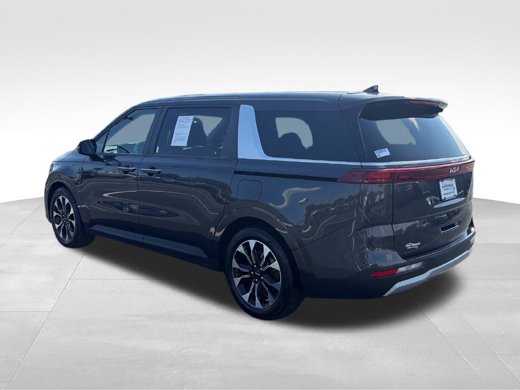 Certified 2023 Kia Carnival EX FWD image 3