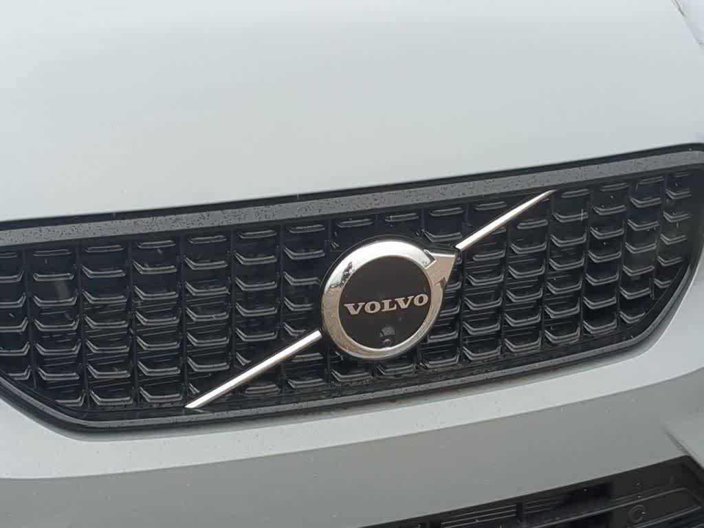 New 2026 Volvo XC40 B5 Plus w/ Protection Package Premier AWD/4WD image 11