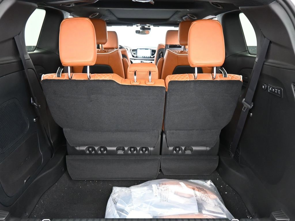 New 2026 Chrysler Pacifica Pinnacle image 17
