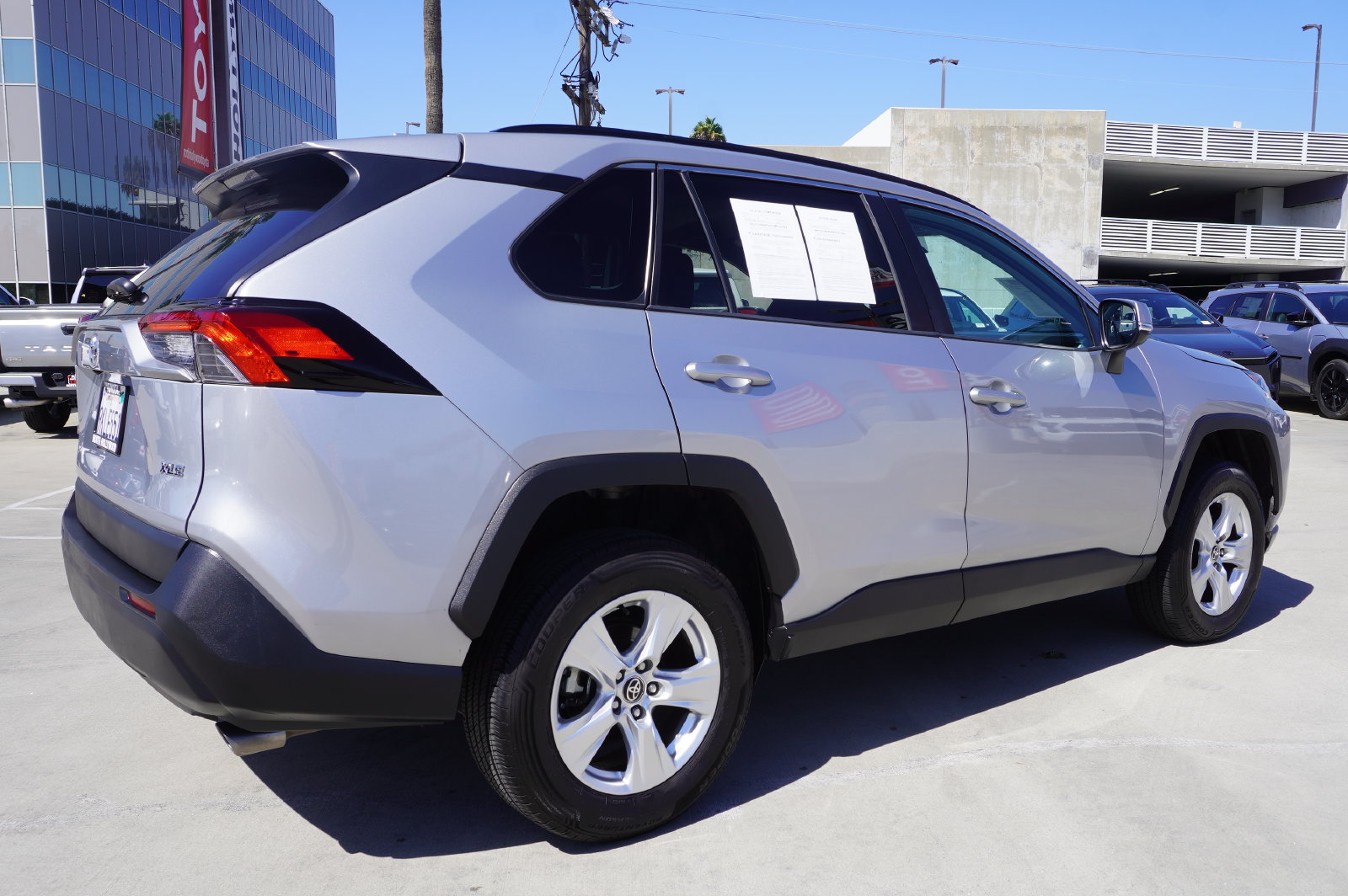 Used 2021 Toyota RAV4 XLE FWD image 7
