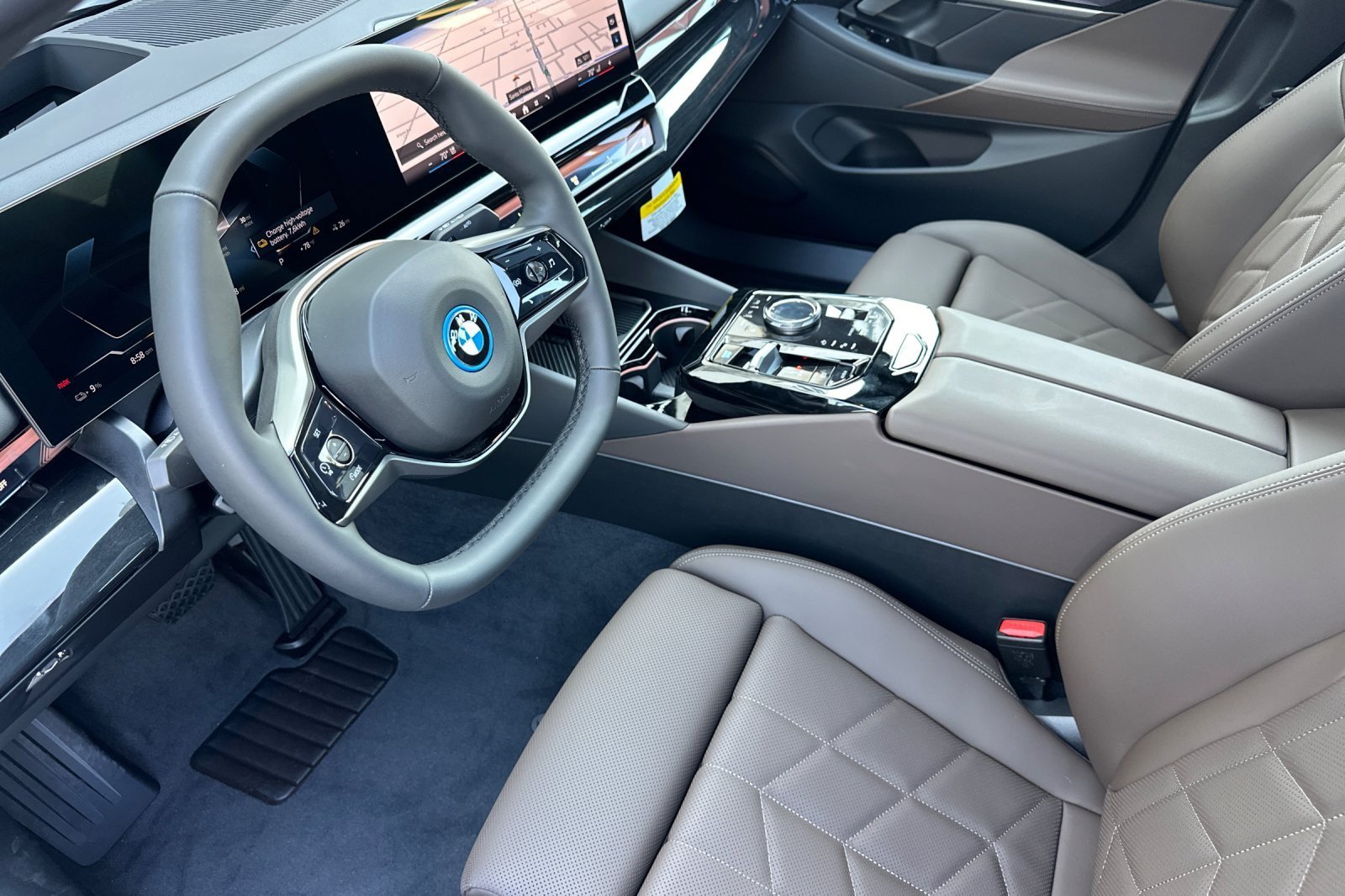 New 2027 BMW i5 eDrive40 w/ Premium Package RWD image 9