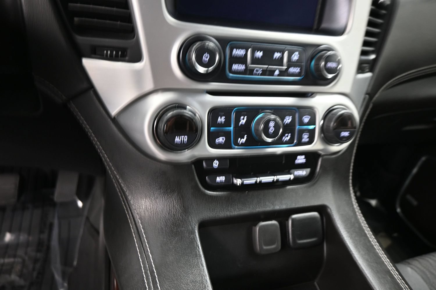 Used 2019 GMC Yukon SLE w/ SLE Value Package AWD/4WD image 14