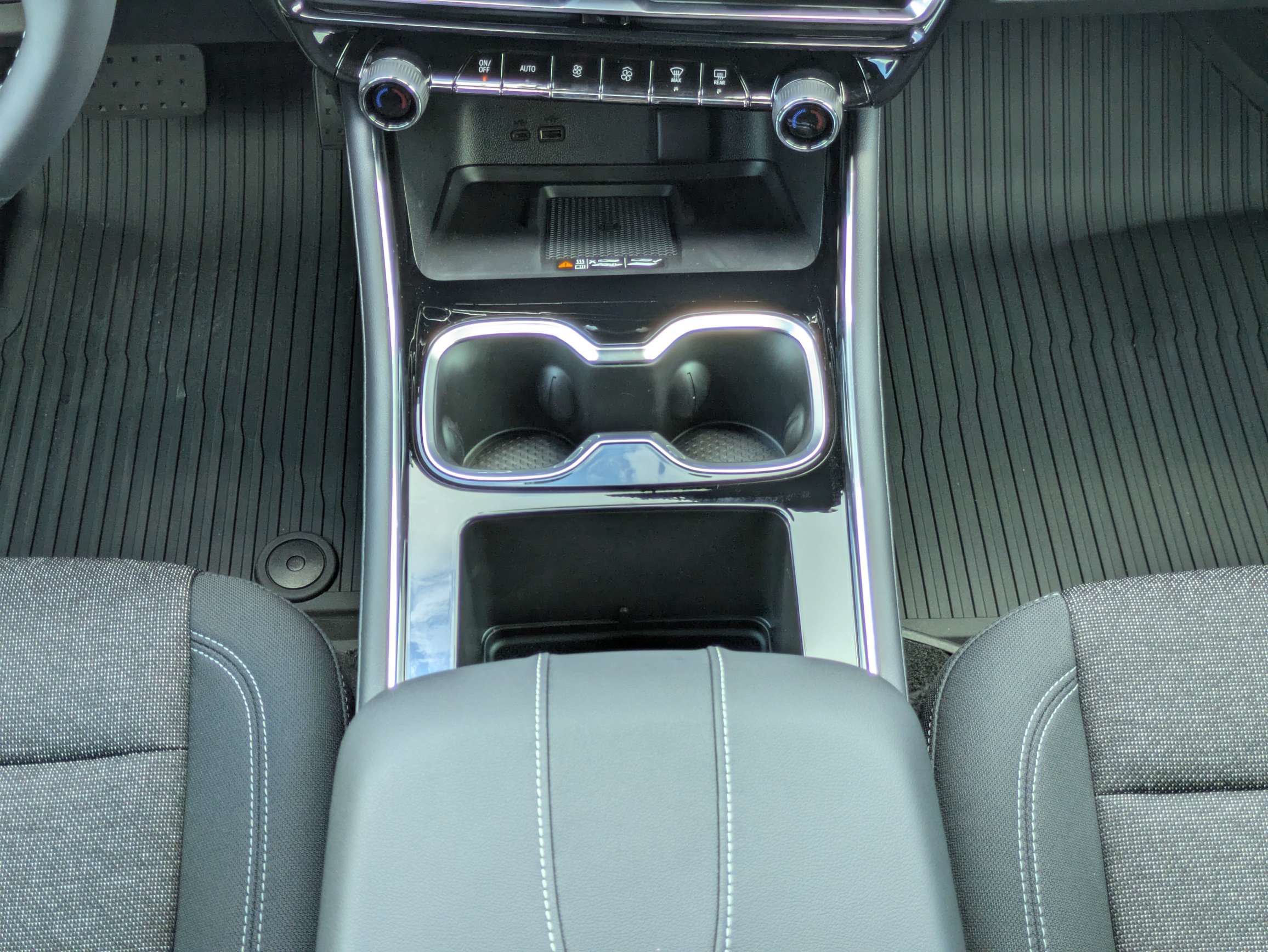 New 2027 Chevrolet Traverse LT w/ Driver Confidence Package FWD image 6