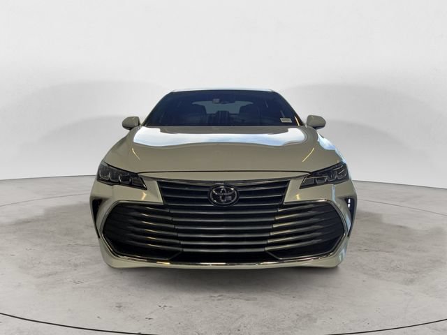 Used 2019 Toyota Avalon XLE w/ Moonroof Package FWD image 2