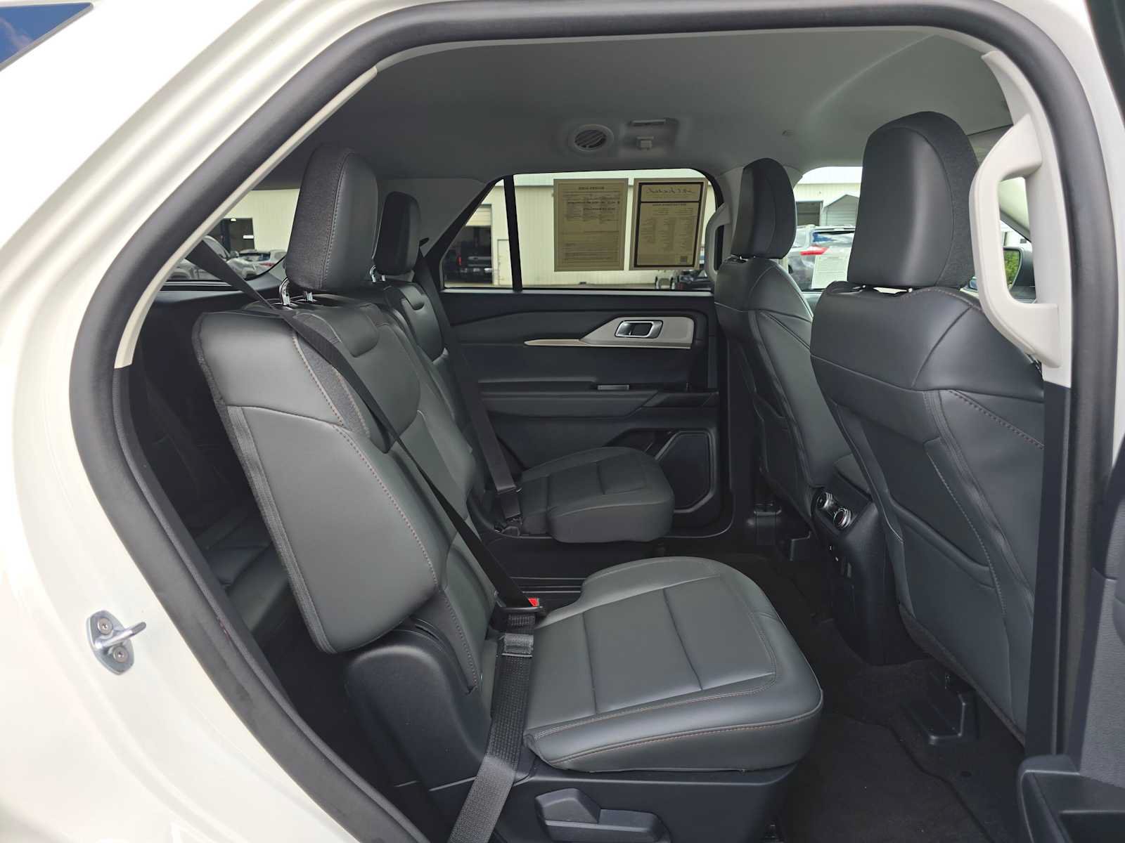 Used 2025 Ford Explorer Active w/ Active Comfort Package RWD image 12