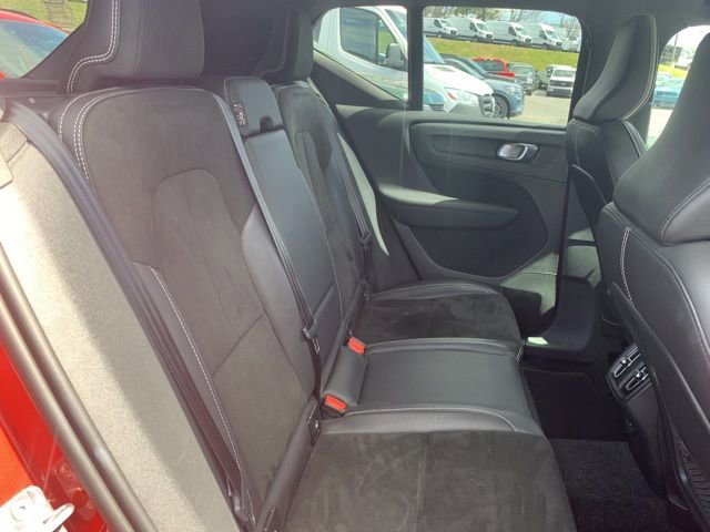 Used 2019 Volvo XC40 T5 R-Design image 12