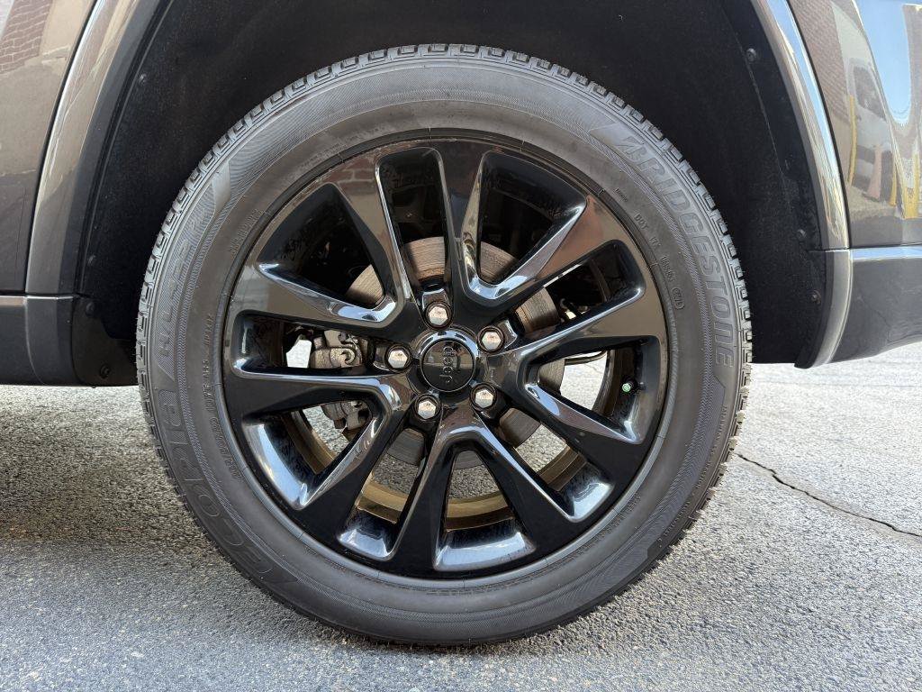Used 2019 Jeep Grand Cherokee Altitude AWD/4WD image 38