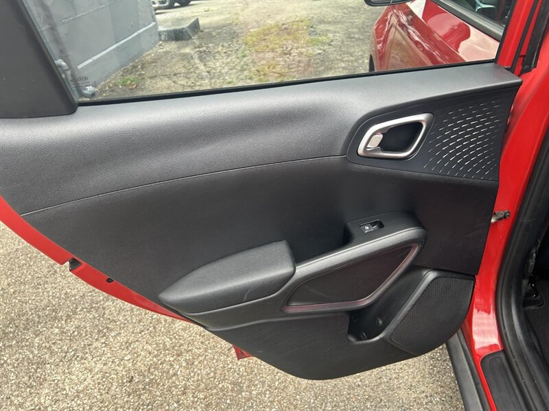 Used 2020 Kia Soul S FWD image 32