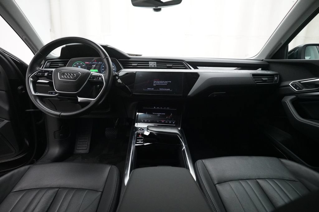 Used 2022 Audi e-tron Premium Plus w/ Premium Plus Package AWD/4WD image 4