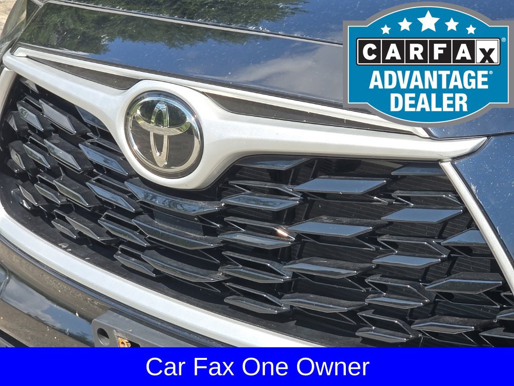 Used 2024 Toyota Highlander XLE AWD/4WD image 6