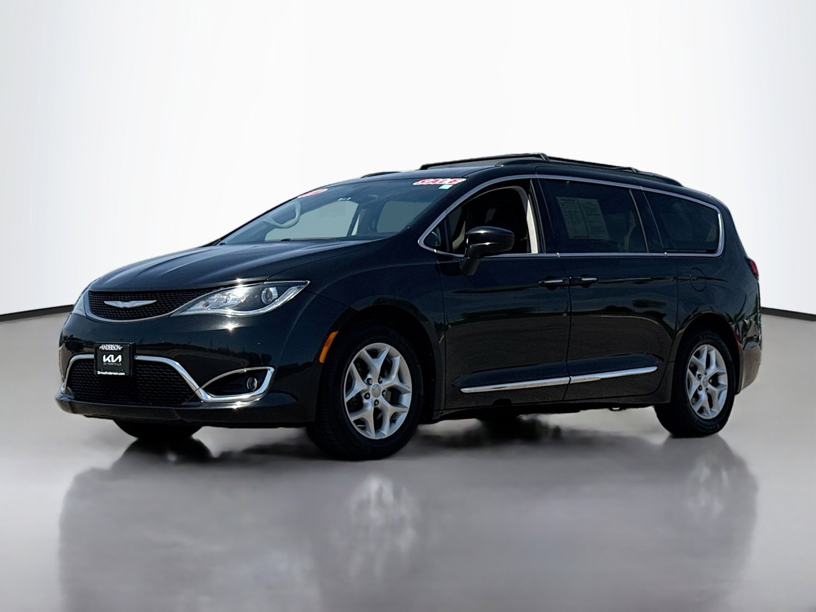 Used 2017 Chrysler Pacifica Touring-L w/ Tire & Wheel Group FWD image 14