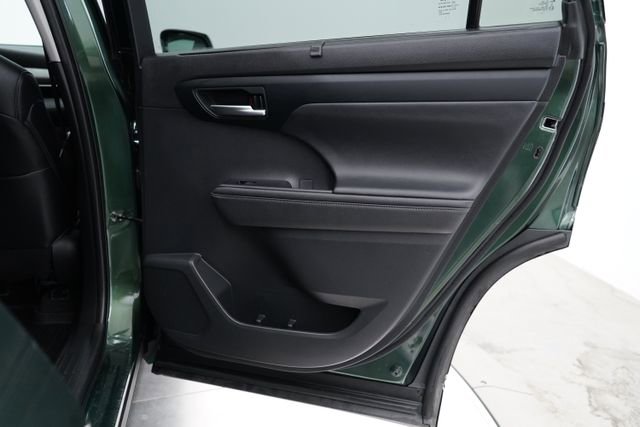 Used 2023 Toyota Highlander XLE image 81