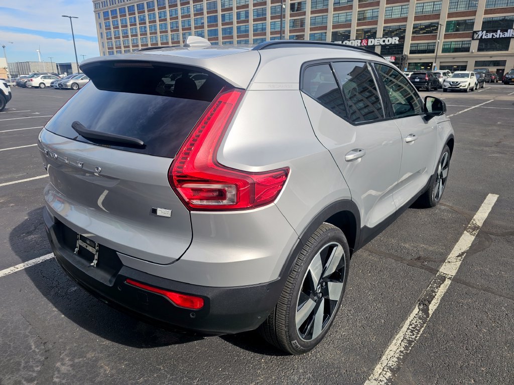 Certified 2023 Volvo XC40 Recharge Ultimate AWD/4WD image 3