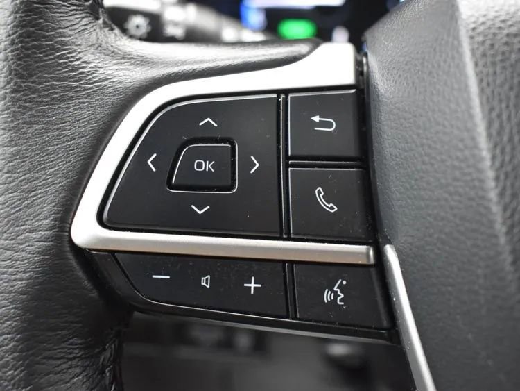 Used 2025 Toyota Sienna XLE image 25