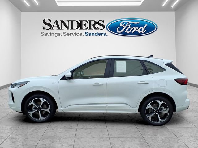 Used 2023 Ford Escape ST-Line Select w/ Tech Pack #2 AWD/4WD image 4