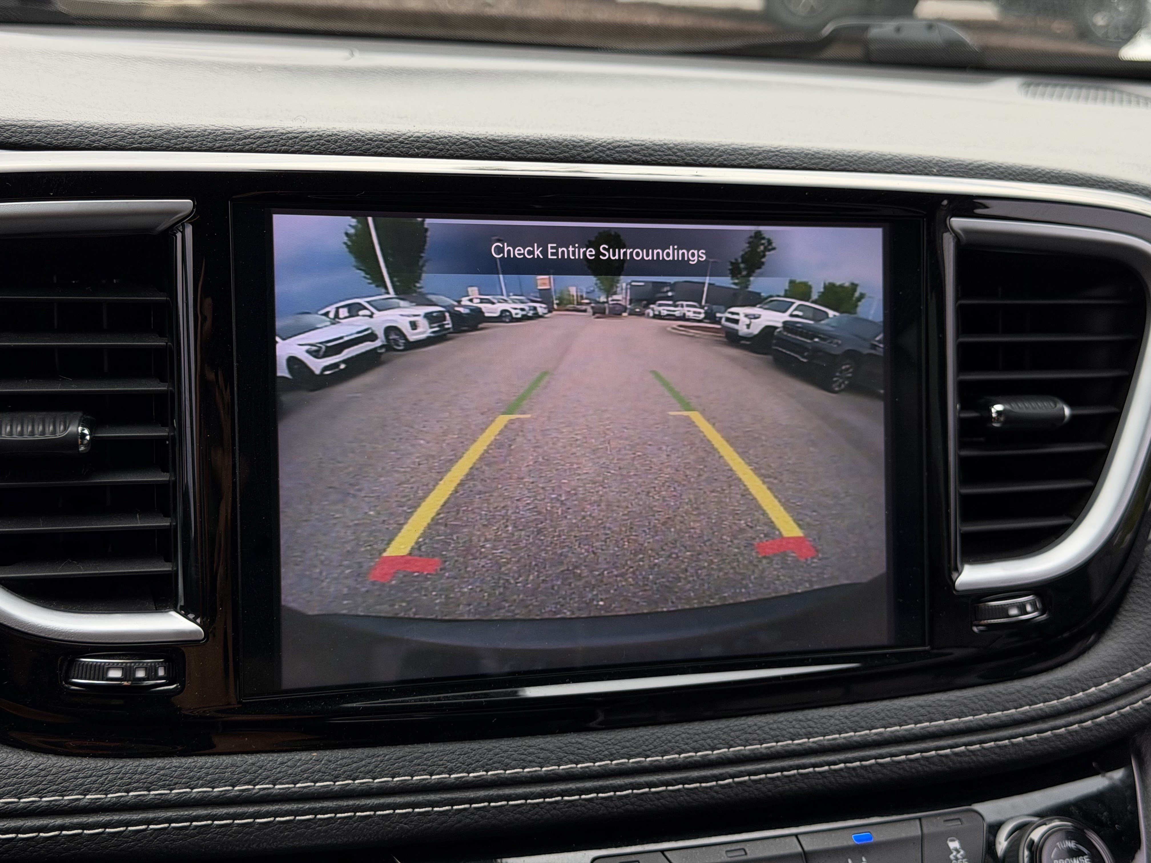 Used 2025 Chrysler Pacifica Limited FWD image 26