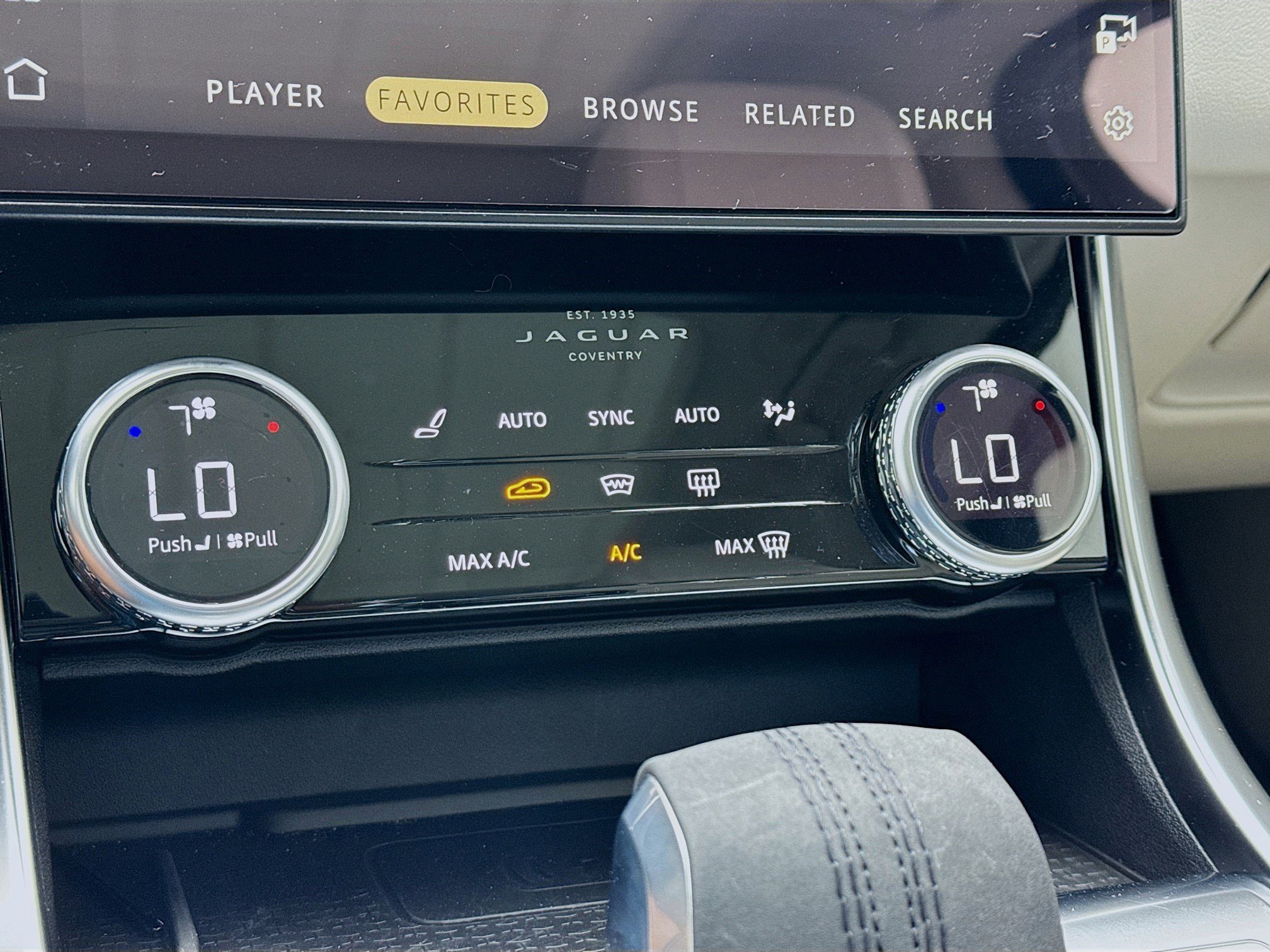 Used 2022 Jaguar XF SE image 12