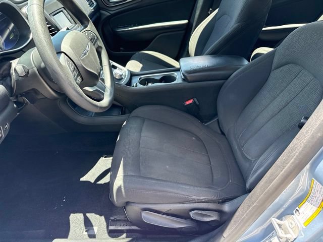 Used 2015 Chrysler 200 Limited FWD image 9